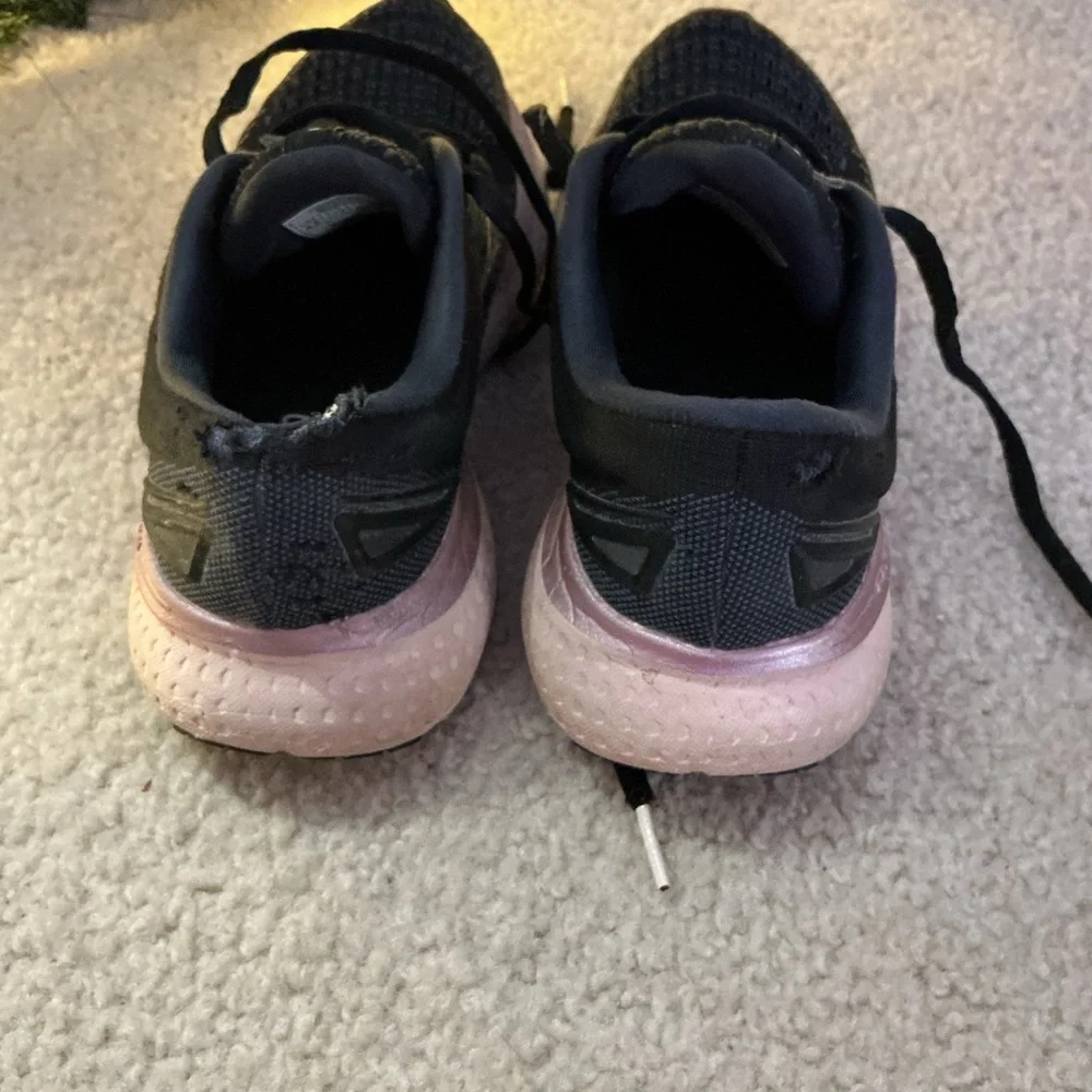 Brooks Women's Black and Light Pink Running Shoes - Picture 6 of 8